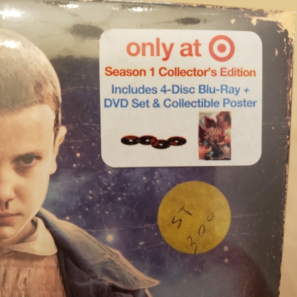 Stranger Things First Season DVD Unopened Set - Picture 4 of 7